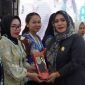 DUKUNGAN : Anggota DPRD Mura Dina Maulidah disela legiatan Jambore Kader Posyandu, Senin (9/9).