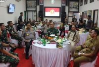 Asisten Bidang Pemerintahan dan Kesejahteraan Rakyat Setda Mura, Rahmat K. Tambunan, menghadiri kunjungan kerja Pangdam XII/Tpr Mayjen TNI Jamalulael bersama Gubernur Kalimantan Tengah (Kalteng) Agustiar Sabran, Kapolda Kalteng Irjen Pol Iwan Kurniawan, serta Danrem 102/Pjg Brigjen TNI Wimoko ke Kodim 1013/Mtw di Muara Teweh, Kabupaten Barito Utara, Selasa (8/7/2025).