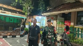 Perkuat Keamanan Wilayah, Babinsa Koramil 03/Grogol Petamburan Serda Kamit Patroli Mobile Bersama Komduk