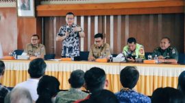 Bati Tuud Koramil 03/Grogol Petamburan Peltu Edi Rustandi didampingi Babinsa Kelurahan Grogol Pelda Kiki Andi Winata dan Babinsa Kelurahan Jelambar Sertu Hendro Prayitno menghadiri Giat Sosialisasi Rencana Pembangunan Flyover Latumenten Kelurahan Jelambar - Makaliwe Kelurahan Grogol
