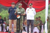 Apel Gelar Pasukan Karya Bakti diambil bersama oleh Danrem 052/Wijayakrama Brigjen TNI Faisal Rizal, S.I.P., Direktur Utama PT. Agrinas Pangan Nusantara Bapak Joawo Angelo De Saosa Mota, dan Wali Kota Tangerang Selatan Drs. H. Benyamin Davnie.