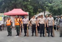 Dalam rangka menyambut datangnya bulan suci Ramadhan 1447 Hijriah, Babinsa Koramil 03/Grogol Petamburan - Kodim 0503/JB bersama Tiga Pilar Kecamatan Grogol Petamburan melaksanakan aksi kerja bakti massal di Masjid Al-Isra