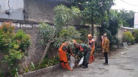 Ciptakan Lingkungan Bersih, Babinsa Koramil 03/GP Bersama PPSU Jelambar Gelar Kerja Bakti