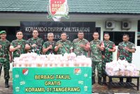 Berbagi di Bulan Suci Ramadhan, Koramil 01/Tangerang Bagikan Takjil Kepada Masyarakat