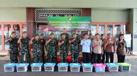 Danrem 052/Wkr Serahkan THR dan Bingkisan Idul Fitri 1447 H kepada Prajurit dan PNS