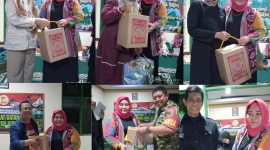 Momen Berbagi Ketua Persit KCK Ranting 4 Koramil 03/GP Ny. Yenny Manatap Rajagukguk Dampingi Danramil 03/Grogol Petamburan Mayor Inf Manatap Rajagukguk Berikan Santunan Anak Yatim dan Bingkisan Lebaran Untuk Prajurit, Staf, Persit, Wanra, Media dan Mitra Binaan