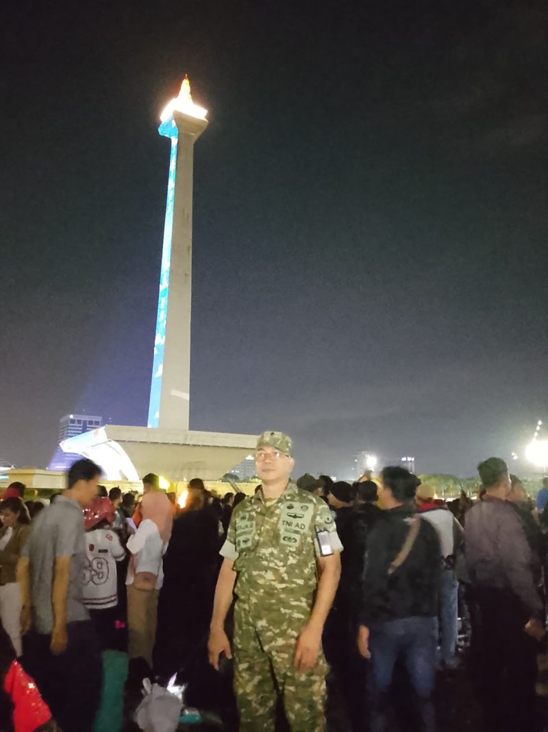 Sukseskan Pesta Rakyat 2026, Danramil 03/Grogol Petamburan Mayor Inf Manatap Rajagukguk Bantu Pengamanan Posko Sembako Jakarta Barat