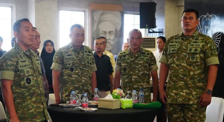 Danrem 052/Wijayakrama, Brigjen TNI Faizal Rizal, S.I.P., membuka kegiatan Pembinaan Jaring Mitra Karib Korem 052/Wijayakrama Tahun 2026 yang digelar di Aula Makorem 052/Wijayakrama