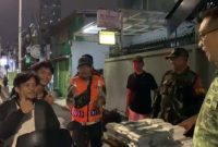 Momen Bertambahnya Usia, Danramil 03/Grogol Petamburan Mayor Inf Manatap Rajagukguk Gelar Aksi Sosial Berbagi Makanan Kepada Warga Masyarakat