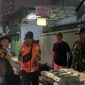 Momen Bertambahnya Usia, Danramil 03/Grogol Petamburan Mayor Inf Manatap Rajagukguk Gelar Aksi Sosial Berbagi Makanan Kepada Warga Masyarakat