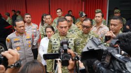 Komandan Kodim 0503/Jakarta Barat, Letkol Inf Saputra Hakki, S.I.P., M.P.M., mendampingi Panglima Kodam Jaya/Jayakarta Letjen TNI Deddy Suryadi, S.I.P., M.Si., dan Kapolda Metro Jaya Komjen Pol Asep Edi Suheri menghadiri peresmian operasionalisasi Koperasi Desa/Kelurahan Merah Putih (KDKMP). Acara yang juga dihadiri oleh unsur Forkopimda serta jajaran pejabat Pemprov DKI Jakarta dan Pemkot Jakarta Barat