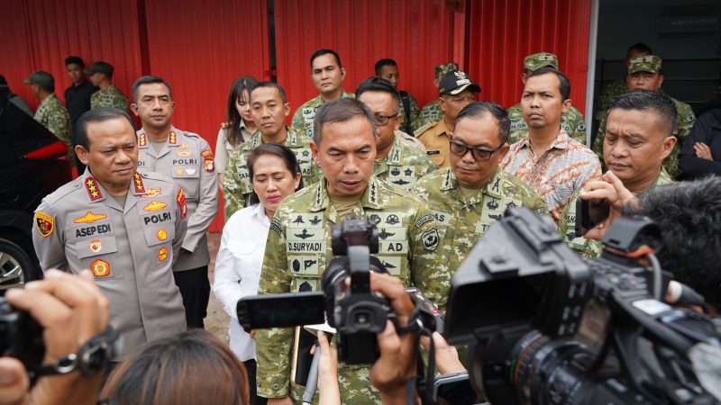 Komandan Kodim 0503/Jakarta Barat, Letkol Inf Saputra Hakki, S.I.P., M.P.M., mendampingi Panglima Kodam Jaya/Jayakarta Letjen TNI Deddy Suryadi, S.I.P., M.Si., dan Kapolda Metro Jaya Komjen Pol Asep Edi Suheri menghadiri peresmian operasionalisasi Koperasi Desa/Kelurahan Merah Putih (KDKMP). Acara yang juga dihadiri oleh unsur Forkopimda serta jajaran pejabat Pemprov DKI Jakarta dan Pemkot Jakarta Barat