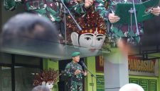 Bacakan Amanat KASAD, WS Kasdim 0503/JB Mayor Inf Manatap Rajagukguk Pimpin Upacara 17an Kodim 0503/Jakarta Barat