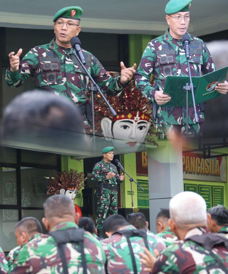 Bacakan Amanat KASAD, WS Kasdim 0503/JB Mayor Inf Manatap Rajagukguk Pimpin Upacara 17an Kodim 0503/Jakarta Barat