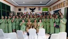 Momen Penuh Haru Acara Lepas Sambut Danramil 03/GP dari Mayor Inf Manatap Rajagukguk kepada Mayor Kav Tri Atmojo