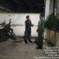 Tingkatkan Keamanan Wilayah, Babinsa Koramil 03/GP Gelar Patroli Siskamling Bersama Warga Palmerah