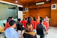 Selesaikan Keluhan Warga, Babinsa Koramil 01/Taman Sari Hadiri Rapat Mediasi di Kelurahan Maphar