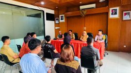 Selesaikan Keluhan Warga, Babinsa Koramil 01/Taman Sari Hadiri Rapat Mediasi di Kelurahan Maphar