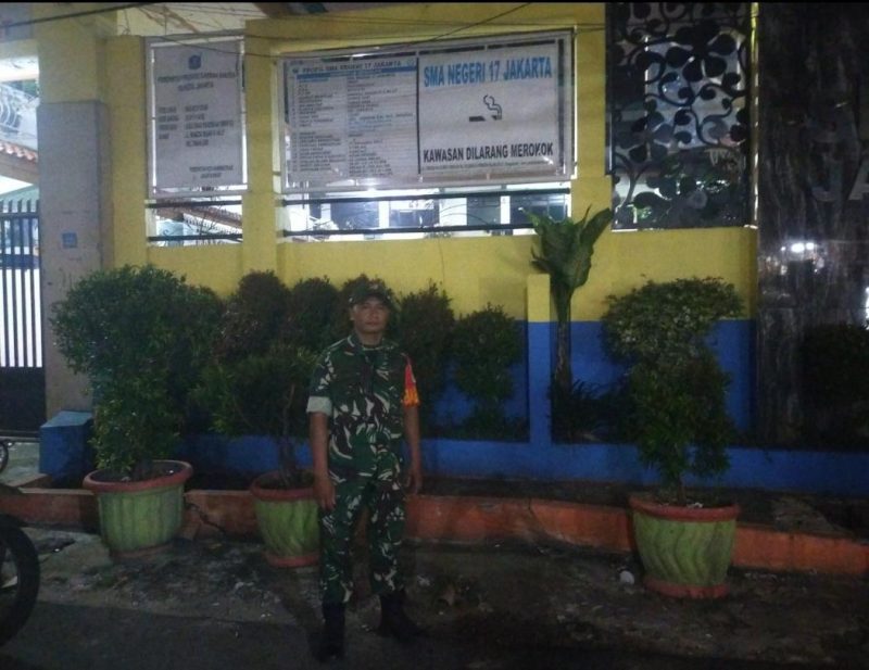 Ciptakan Wilayah Aman dan Kondusif, Koramil 01/Taman Sari Gelar Patroli Malam Hari