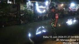 Laporan Kewilayahan: Koramil 01/Tamansari Pastikan Situasi Tinggi Muka Air Kali/Sungai Wilayah Taman Sari Aman Terkendali
​