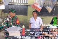 Melalui Komsos Binter, Babinsa Koramil 03/GP Serka Heru Wahyana Ajak Tokoh Masyarakat dan Pedagang Kaki Lima Slipi Sukseskan Program Pemilahan Sampah