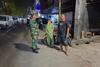 Sasar Lokasi Strategis, Koramil 01/Taman Sari Gelar Patroli Rutin Malam Hari guna Jaga Kondusifitas Wilayah
