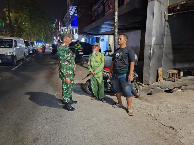 Sasar Lokasi Strategis, Koramil 01/Taman Sari Gelar Patroli Rutin Malam Hari guna Jaga Kondusifitas Wilayah
​