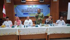 Pererat Silaturahmi dan Jaga Kondusifitas Wilayah, Danramil 01/Taman Sari Mayor Inf Manatap Rajagukguk Bersama Tiga Pilar Taman Sari Gelar Roadshow di Kelurahan Krukut