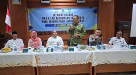 Pererat Silaturahmi dan Jaga Kondusifitas Wilayah, Danramil 01/Taman Sari Mayor Inf Manatap Rajagukguk Bersama Tiga Pilar Taman Sari Gelar Roadshow di Kelurahan Krukut