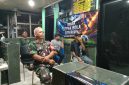 Tingkatkan Kebersamaan, Koramil 01/Taman Sari Gelar Nobar Bola Gembira Piala Dunia 2026