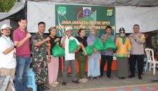 Jaga Kondusifitas Wilayah, Danramil 03/GP Mayor Kav Tri Atmojo Bersama Forkopimcam Palmerah Gelar Silaturahmi ‘Jaga Jakarta On The Spot’ dan Bagikan Sembako untuk Warga Slipi
