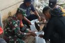 Gotong Royong Bersihkan Lingkungan, Personel Koramil 03/GP Hadiri dan Sukseskan Kerja Bakti Terpadu Tingkat Kecamatan Palmerah