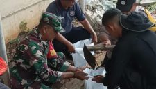 Gotong Royong Bersihkan Lingkungan, Personel Koramil 03/GP Hadiri dan Sukseskan Kerja Bakti Terpadu Tingkat Kecamatan Palmerah