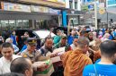 Sinergi Tiga Pilar, Danramil 03/GP Mayor Kav Tri Atmojo Monitoring Pengamanan Ibadah Pindapata Massal di Vihara Metta Palmerah