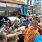 Sinergi Tiga Pilar, Danramil 03/GP Mayor Kav Tri Atmojo Monitoring Pengamanan Ibadah Pindapata Massal di Vihara Metta Palmerah