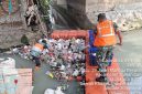 Tindaklanjuti Instruksi Danrem 052/Wkr, Babinsa Koramil 01/TS Bersihkan Sampah di Kali Beton Mangga Besar