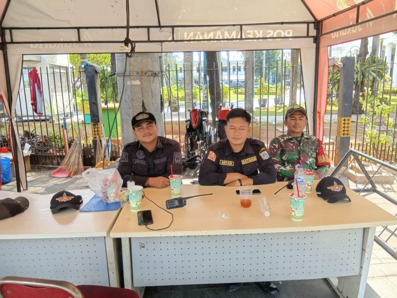 Lestarikan Budaya Sambut HUT Kota Jakarta ke-499, Babinsa Koramil 01/TS Monitor Pengamanan Giat Seni Budaya 'BERKAIN' di Kota Tua