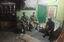 Wujudkan Kondusivitas Wilayah, Babinsa Koramil 01/Taman Sari Gelar Siskamling Bersama Warga dan Petugas Keamanan