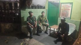Wujudkan Kondusivitas Wilayah, Babinsa Koramil 01/Taman Sari Gelar Siskamling Bersama Warga dan Petugas Keamanan