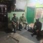 Wujudkan Kondusivitas Wilayah, Babinsa Koramil 01/Taman Sari Gelar Siskamling Bersama Warga dan Petugas Keamanan