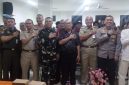 Sinergitas Danramil 01/Taman Sari Mayor Inf Manatap Rajagukguk Bersama Tiga Pilar Taman Sari Gelar Roadshow dan Dialog Bersama Warga di Kelurahan Tangki