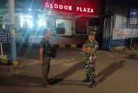 Jaga Kondusivitas Wilayah, Koramil 01/Taman Sari Gelar Patroli Keamanan di Objek Vital dan Sentra Ekonomi