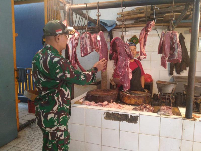 Pantau Harga Pangan di Jakarta Barat, Koramil 01/Taman Sari Pastikan Stok Sembako Aman dan Harga Stabil