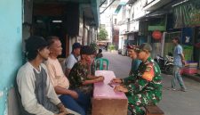 Melalui Komsos Pagi, Babinsa Taman Sari Ajak Warga Bersinergi Jaga Keamanan Wilayah