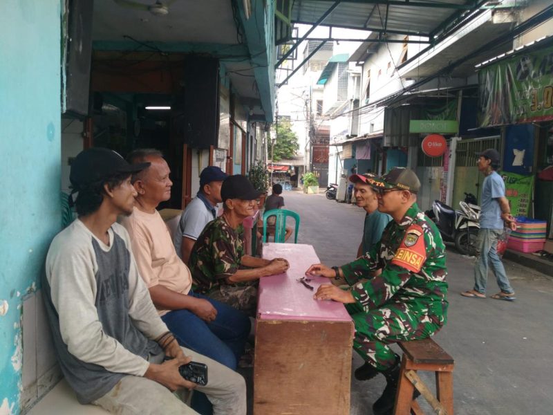 Melalui Komsos Pagi, Babinsa Taman Sari Ajak Warga Bersinergi Jaga Keamanan Wilayah