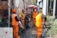 Antisipasi Banjir Musim Hujan, Koramil 01/TS Bersama PPSU dan Warga Krukut Gelar Kerja Bakti Massal