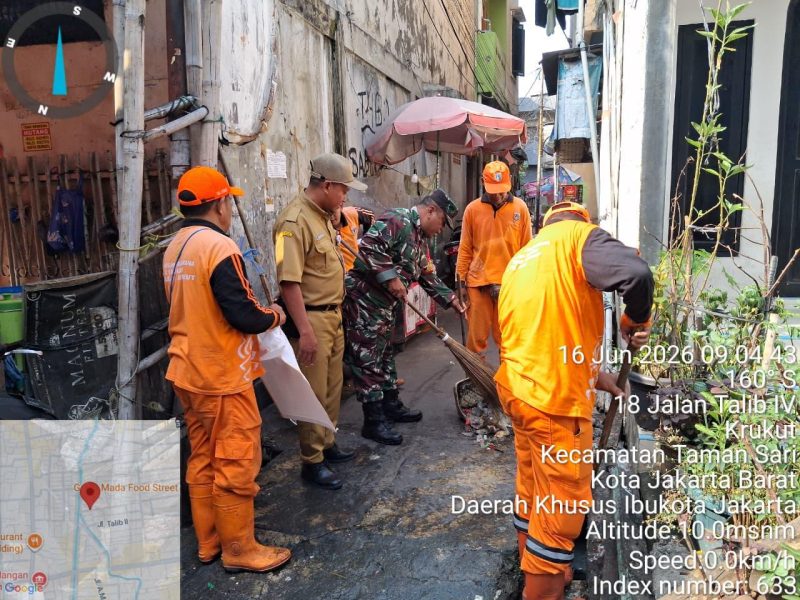 Antisipasi Banjir Musim Hujan, Koramil 01/TS Bersama PPSU dan Warga Krukut Gelar Kerja Bakti Massal