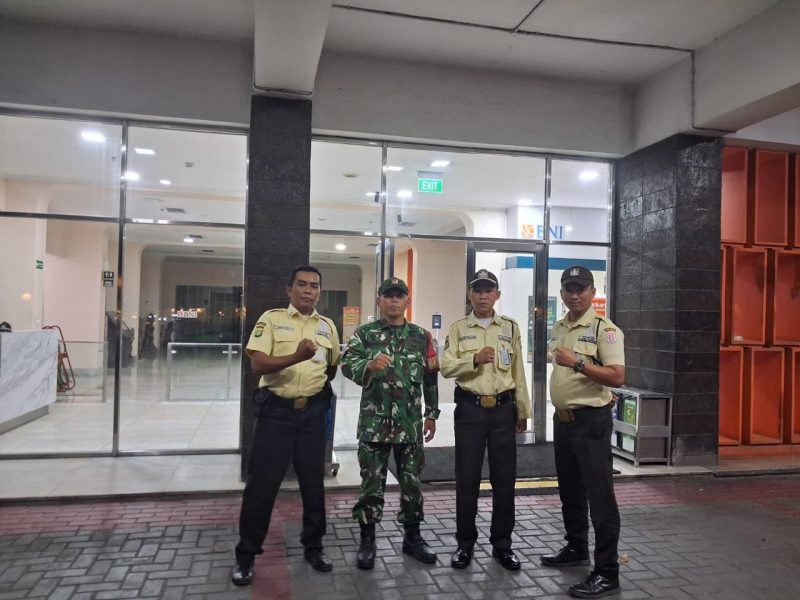 Perkuat Kamtibmas, Koramil 01/Taman Sari Gelar Patroli Malam Sasar Fasilitas Publik hingga Sentra Ekonomi
​