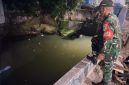 Babinsa Koramil 01/Taman Sari Pantau TMA Sungai