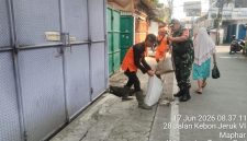 Komitmen TNI AD Antisipasi Banjir Musim Hujan, Koramil 01/Taman Sari Gelar Kerja Bakti Bersama PPSU dan Warga di Maphar